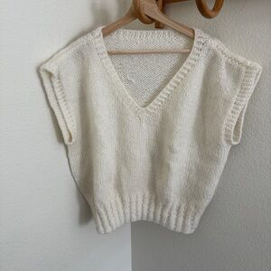 Vintage handmade sleeveless knit sweater vest V-neck white minimalist academia